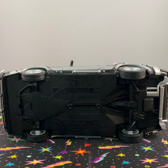 Pre-owned Welly Back to the Future II Delorean Time Machine **slightly damaged** - Picture 9 of 13